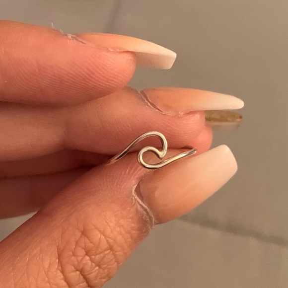 Wave Ring - Picture 2 of 3